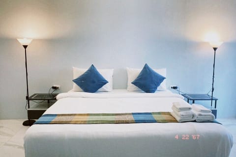 Room | Egyptian cotton sheets, premium bedding, memory foam beds