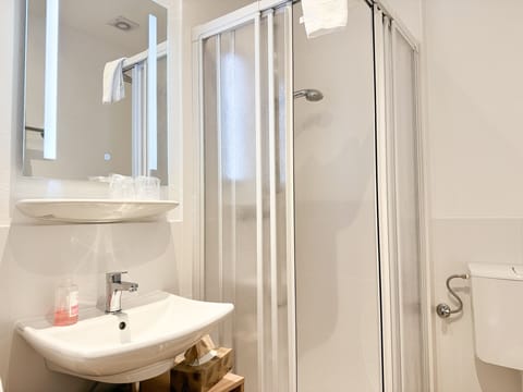 Standard Double Room | Bathroom | Shower, hair dryer