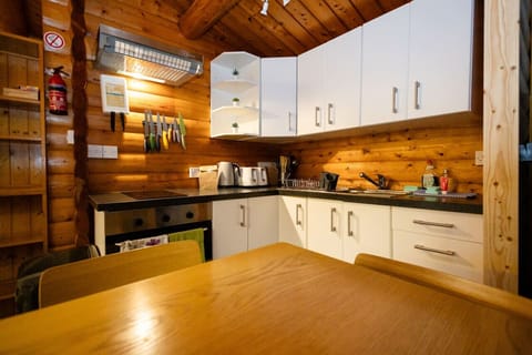 Comfort Cabin | Private kitchen | Fridge, microwave, oven, stovetop