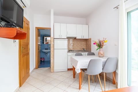 Superior Apartment, 2 Bedrooms, Terrace, Pool View | Private kitchen | Fridge, oven, stovetop, dishwasher