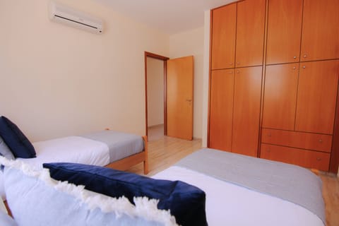 Luxury Apartment | In-room safe, iron/ironing board, free WiFi, bed sheets