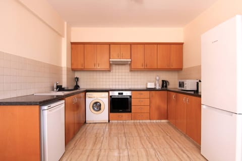 Luxury Apartment | Private kitchen | Fridge, microwave, stovetop, toaster