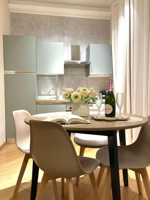 Room, Balcony, Courtyard View | Egyptian cotton sheets, premium bedding, memory foam beds, minibar