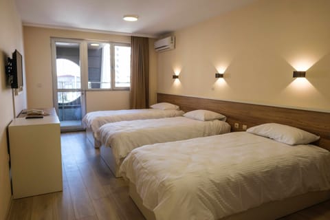 Deluxe Triple Room | Free WiFi