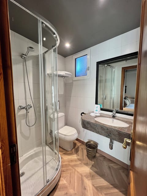 Double Room | Bathroom