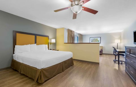 In-room safe, desk, iron/ironing board, free WiFi