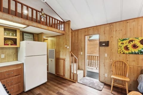 Cabin, 1 Bedroom | Private kitchen | Fridge, oven, coffee/tea maker, toaster