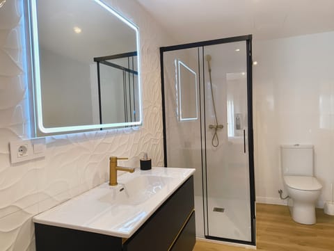 Deluxe Double Room | Bathroom