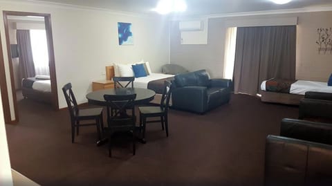 Family Room | Desk, iron/ironing board, free WiFi, bed sheets