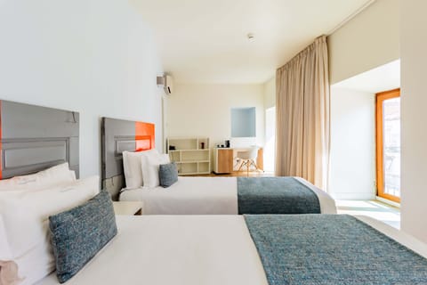 Family Room | Minibar, soundproofing, free WiFi, bed sheets