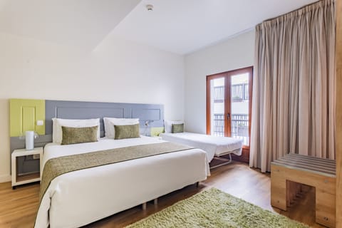 Superior Room, Private Bathroom | Minibar, soundproofing, free WiFi, bed sheets