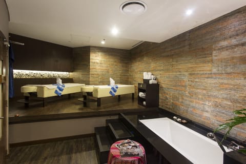 4 treatment rooms, massages