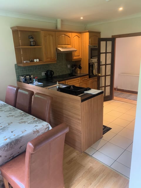 Cottage | Private kitchen | Fridge, microwave, oven, stovetop