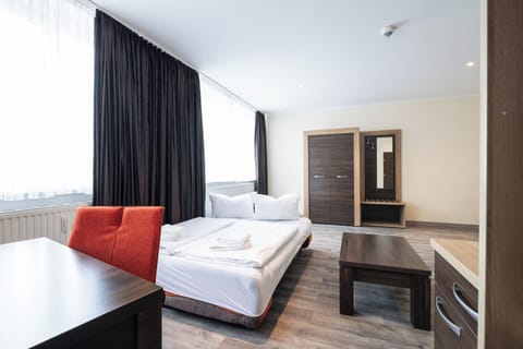 Standard Studio, Kitchenette | Living area | 32-inch flat-screen TV with satellite channels, TV