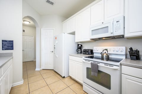 Condo (Deluxe Condo Next to Clubhouse, Vista) | Private kitchen