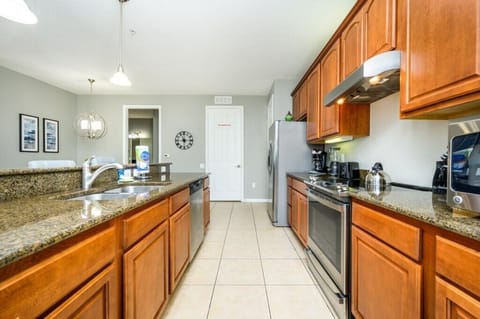 Condo (Family Fun Vista Cay Lakeview Condo -) | Private kitchen