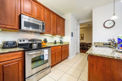 Condo (Premium Lake View Condo, Vista Cay - ) | Private kitchen