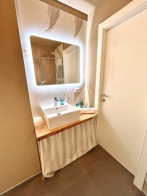 Double Room, Private Bathroom (2) | Bathroom | Shower, rainfall showerhead, hair dryer, heated floors
