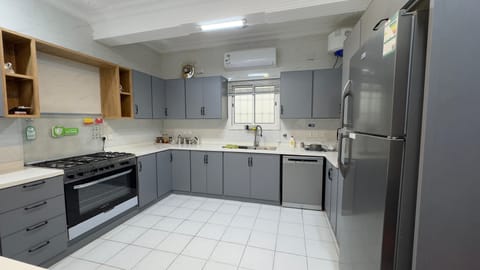 Luxury Suite | Private kitchen | Mini-fridge, stovetop, electric kettle, cookware/dishes/utensils