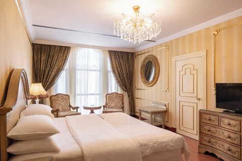 Royal Suite, 2 Bedrooms, Non Smoking | Pillowtop beds, minibar, in-room safe, desk