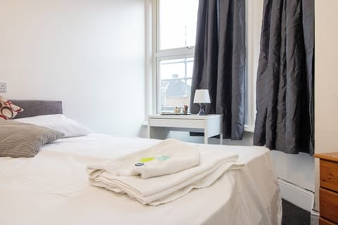 Basic Room, Ensuite | Individually decorated, individually furnished, free WiFi, bed sheets