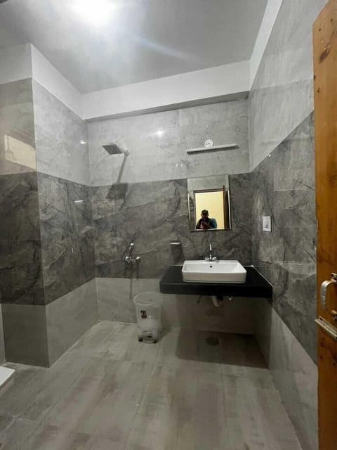 Deluxe Room, Mountain View | Bathroom