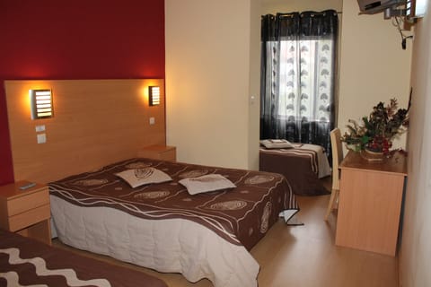 Triple Room, Private Bathroom | Desk, rollaway beds, free WiFi, bed sheets