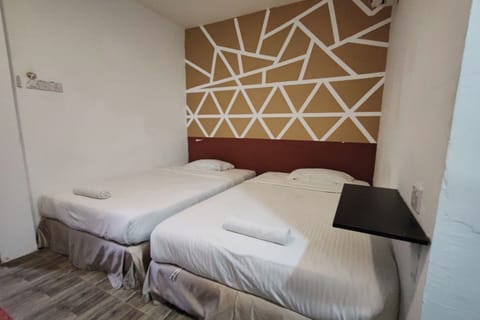 Standard Twin Room | Desk, iron/ironing board, free WiFi, bed sheets