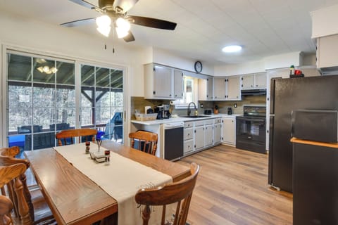 House (3 Bedrooms) | Private kitchen | Microwave, oven, stovetop, dishwasher