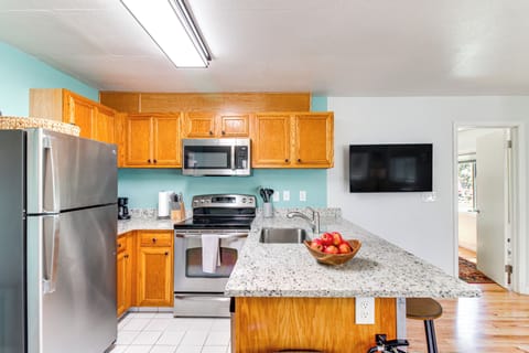 Apartment (1 Bedroom) | Private kitchen | Microwave, oven, stovetop, dishwasher