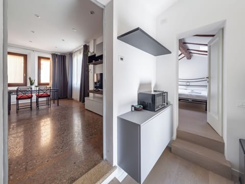 City Apartment | Private kitchen | Full-size fridge, microwave, oven, stovetop