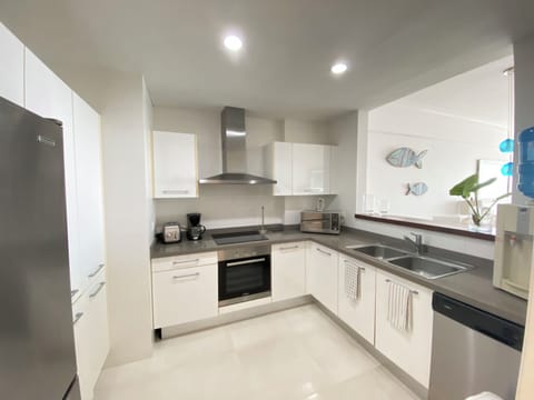 Comfort Apartment, Accessible | Private kitchen | Full-size fridge, microwave, oven, stovetop