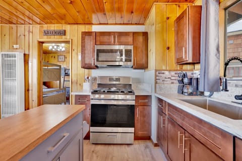 Cabin, Multiple Beds, Patio, Mountain View (108) | Private kitchen | Coffee/tea maker
