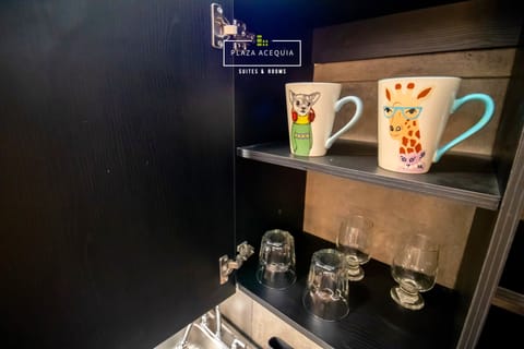 Family Studio Suite | Private kitchen | Fridge, microwave, coffee/tea maker, blender