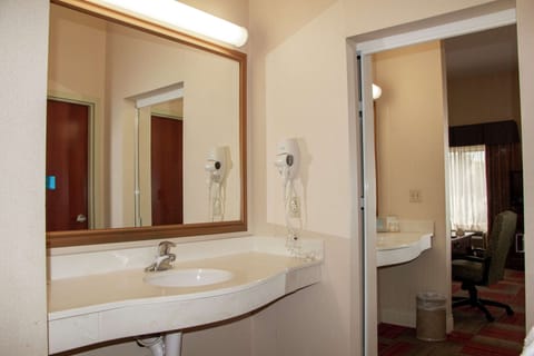 Studio, Accessible, Non Smoking | Bathroom | Hair dryer, towels