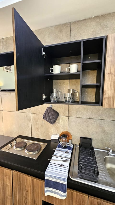 Family Studio Suite | Private kitchen | Mini-fridge, microwave, coffee/tea maker, blender