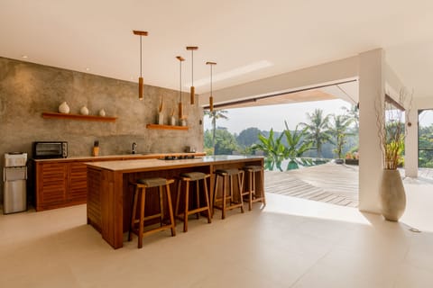 Luxury Villa, 4 Bedrooms, Non Smoking, Garden View | Private kitchen