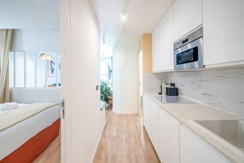 Comfort Appartement (AM-14-FENIERS-2) | Private kitchen | Fridge, microwave, stovetop, espresso maker