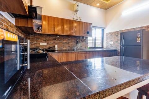 Villa, 3 Bedrooms, Smoking, Balcony | Private kitchen