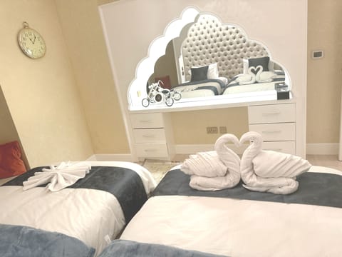 Deluxe Double Room, Ocean View | Soundproofing, iron/ironing board, free WiFi