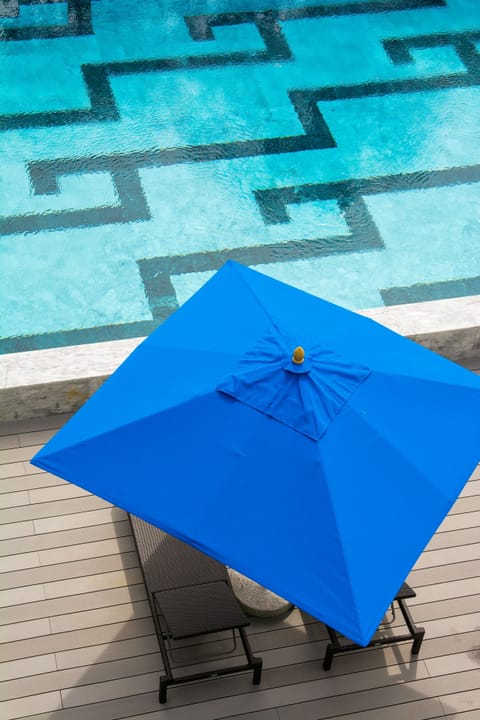 Outdoor pool, pool umbrellas, sun loungers