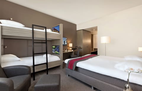 Family Room | In-room safe, soundproofing, free WiFi, bed sheets