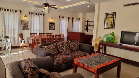 Deluxe Double Room, Non Smoking | Living area