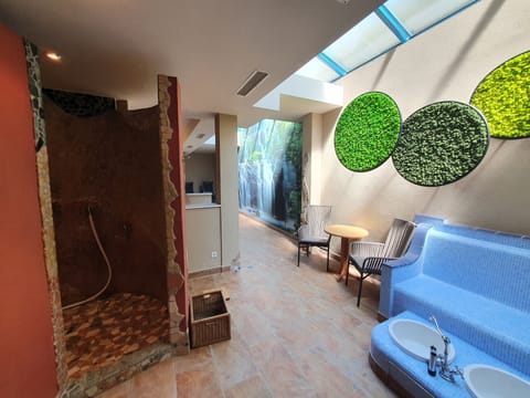 Sauna, steam room