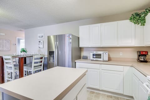 House (3 Bedrooms) | Private kitchen | Microwave, oven, stovetop, dishwasher