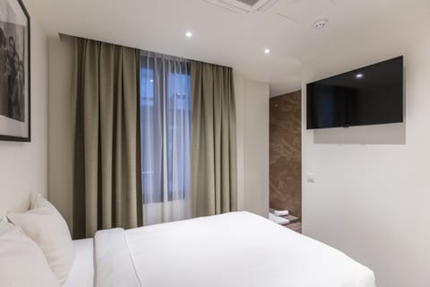 Small Room | Desk, free WiFi, bed sheets