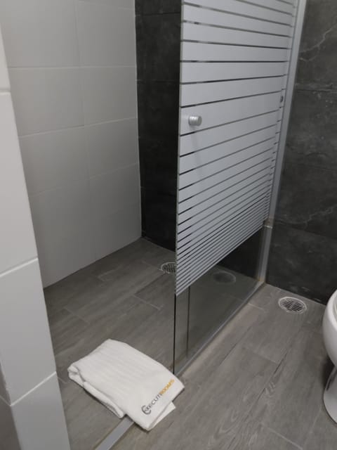 Standard Room | Bathroom | Shower, designer toiletries, hair dryer, bathrobes