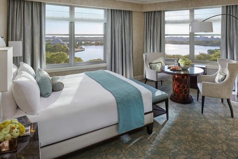 Premier Room, 1 King Bed (Water View) | Egyptian cotton sheets, premium bedding, down comforters, pillowtop beds