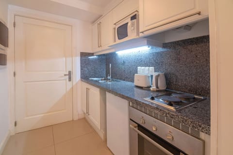 Economy Apartment, Garden View | Private kitchen | Microwave, oven, electric kettle, toaster