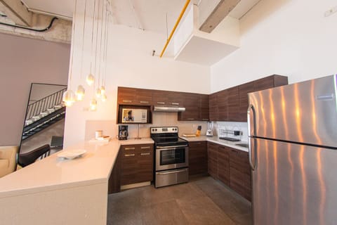 Loft (J5-204) | Private kitchen | Full-size fridge, microwave, oven, dishwasher